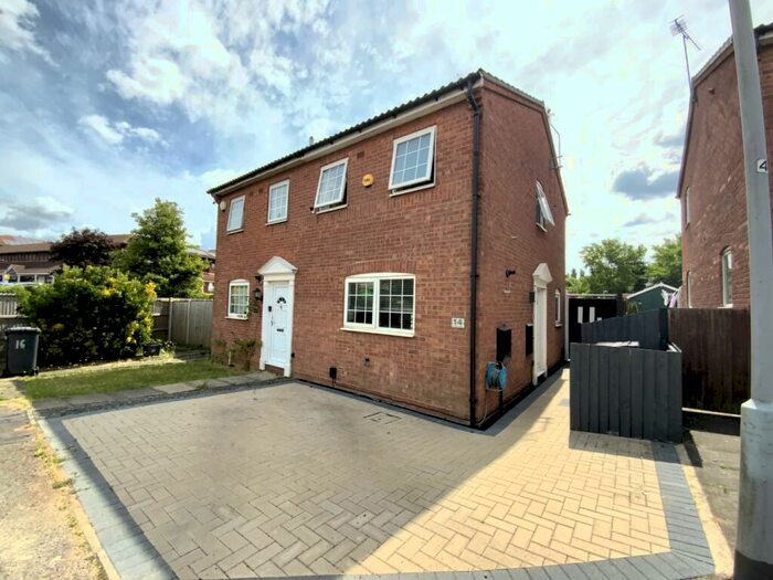 2 Bedroom Detached House To Rent In Nayland Close, Luton, Bedfordshire, LU2