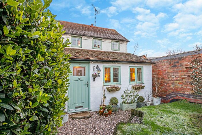 2 Bedroom Cottage For Sale In The Retreat, Snitterfield, Warwickshire, CV37