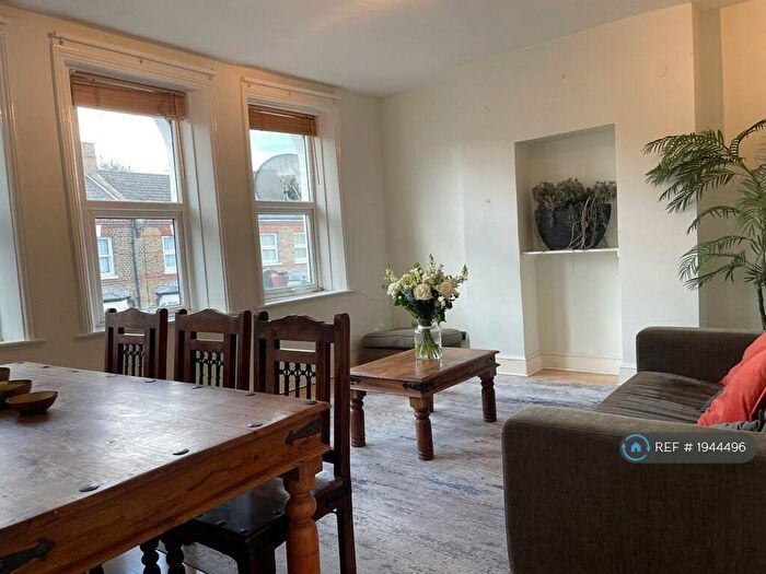 3 Bedroom Maisonette To Rent In London, London, SE24