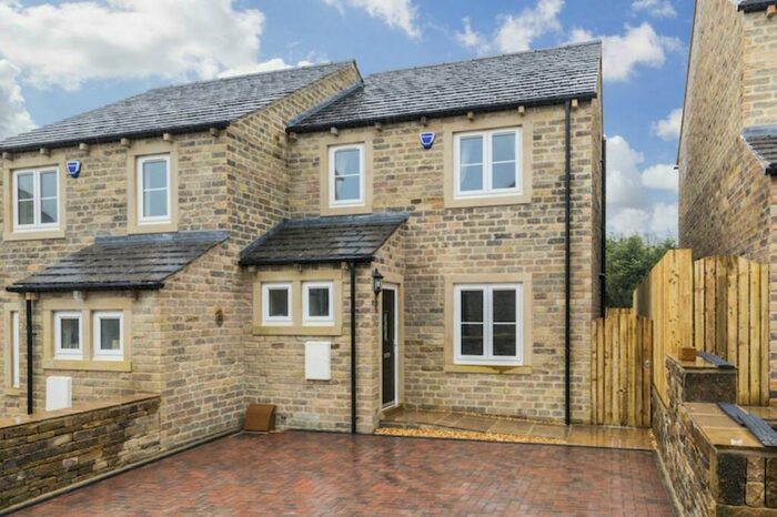 3 Bedroom House To Rent In Moor Croft, Addingham, Ilkley, West Yorkshire, Uk, LS29