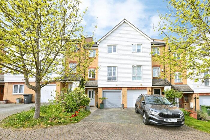 4 Bedroom Town House For Sale In Christian Close, Hoddesdon, EN11