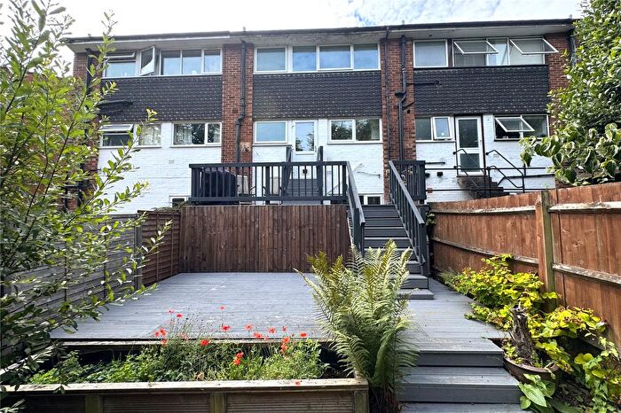 5 Bedroom Terraced House For Sale In Ringwood Road, Farnborough, Hampshire, GU14