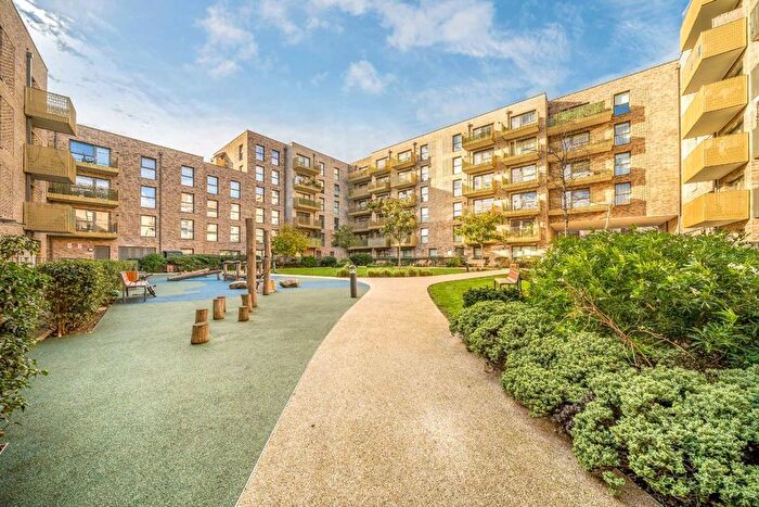 2 Bedroom Flat For Sale In Selbourne Avenue, Hounslow, TW3