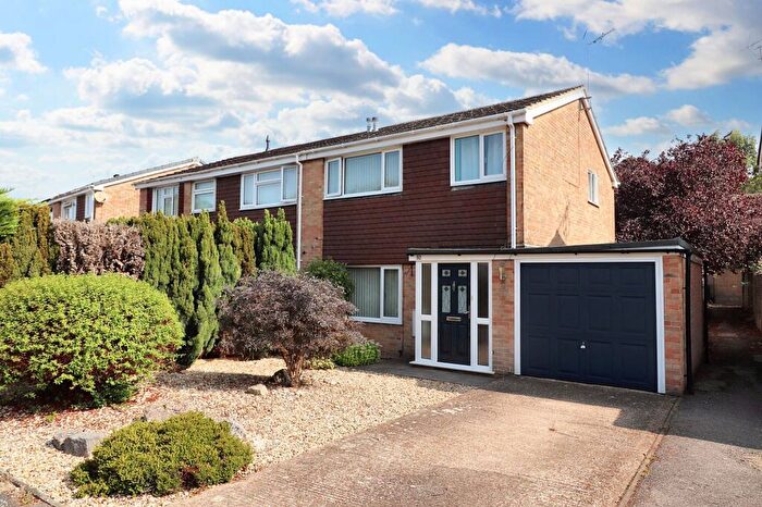 3 Bedroom Semi-Detached House For Sale In Bodycoats Road, Chandler's Ford, SO53