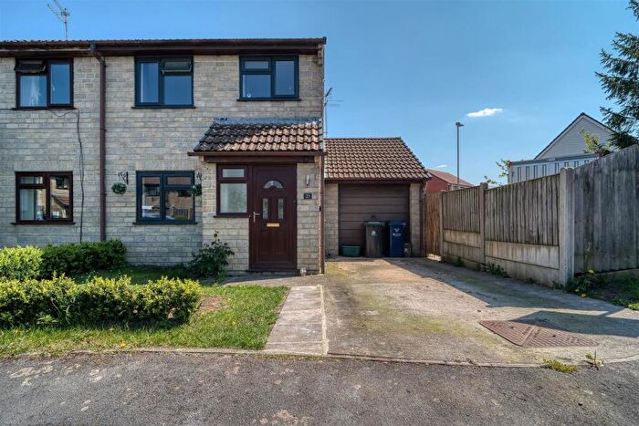 4 Bedroom Semi-Detached House For Sale In The Meadows, Gillingham, SP8