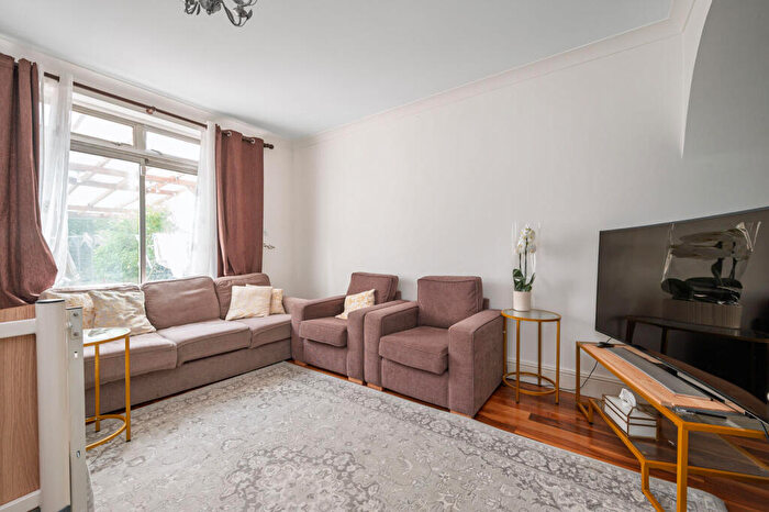 4 Bedroom Semi Detached House To Rent In Barnet Way, Mill Hill, London, NW7