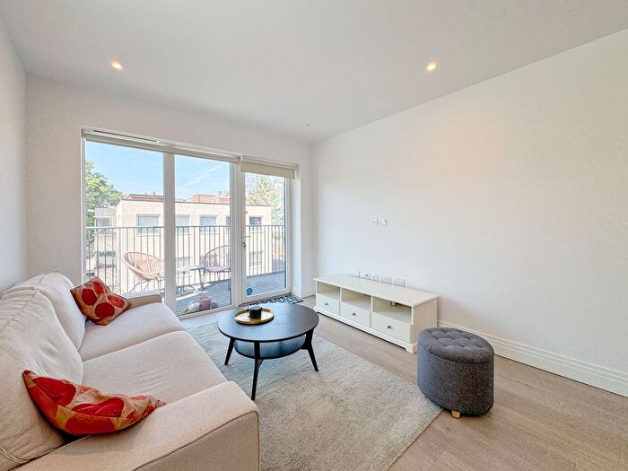 2 Bedroom Flat For Sale In Bogart House, Ealing, W5
