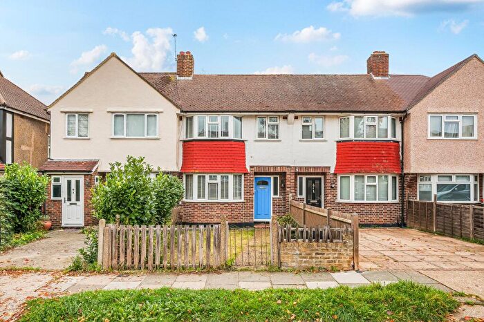 3 Bedroom Terraced House For Sale In Kingshill Avenue, Worcester Park, KT4