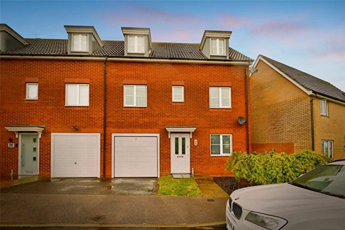 5 Bedroom Semi-Detached House For Sale In Rivenhall Way, Rochester, Kent, ME3