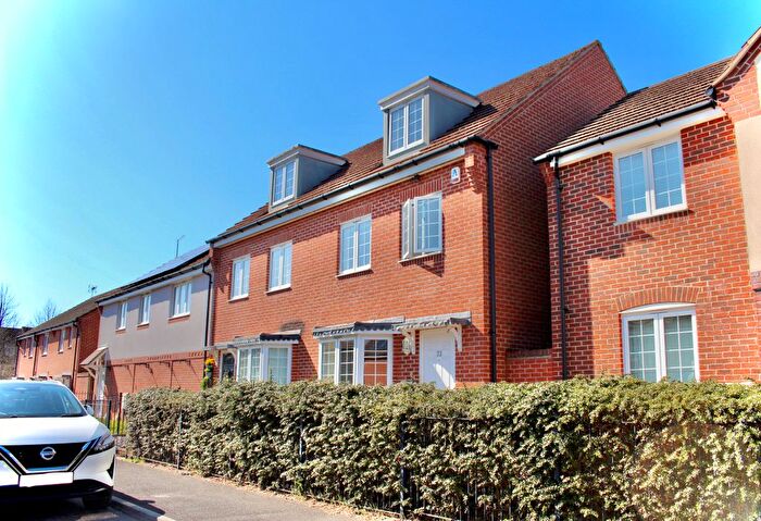 3 Bedroom Link Detached House To Rent In Balwen Walk, Andover, SP11