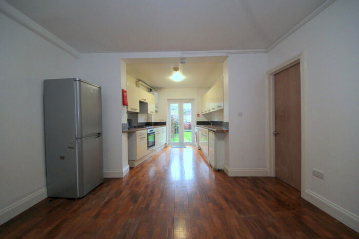 5 Bedroom Terraced House To Rent In Farm Road, N21