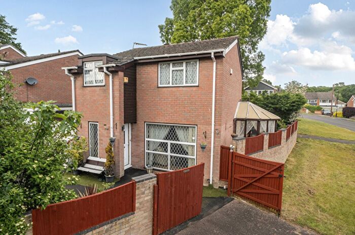 3 Bedroom Link Detached House For Sale In Gannet Close, Lordswood, Southampton, Hampshire, SO16