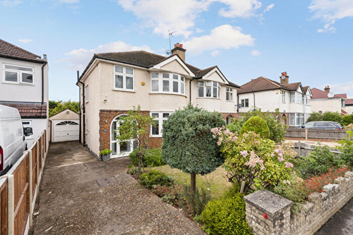 3 Bedroom House To Rent In Lyndhurst Avenue, Surbiton, Surrey, KT5