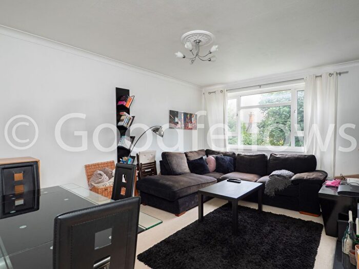 2 Bedroom Maisonette To Rent In Groomfield Close, Tooting, London, SW17