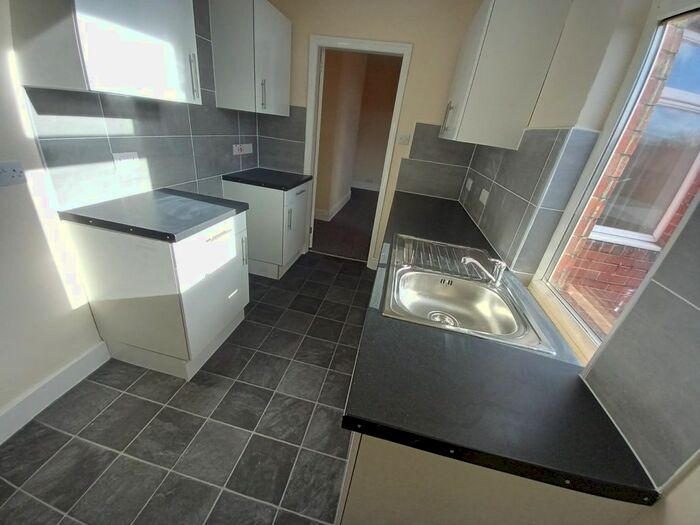 4 Bedroom Flat To Rent In Moorhead, Newcastle Upon Tyne, NE5