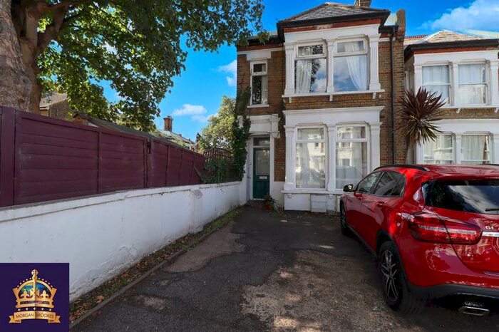 3 Bedroom Apartment To Rent In Avenue Road, Westcliff-On-Sea, SS0