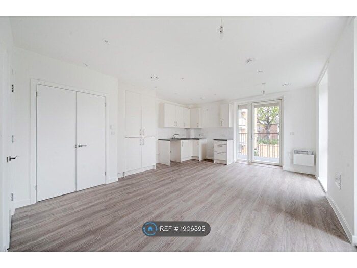 1 Bedroom Flat To Rent In Harlequin Road, Teddington, TW11