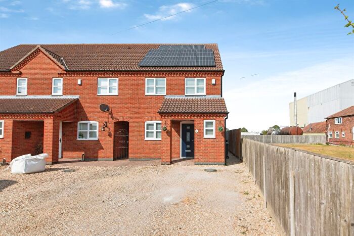 3 Bedroom End Of Terrace House For Sale In West Street, Billinghay, Lincoln, LN4