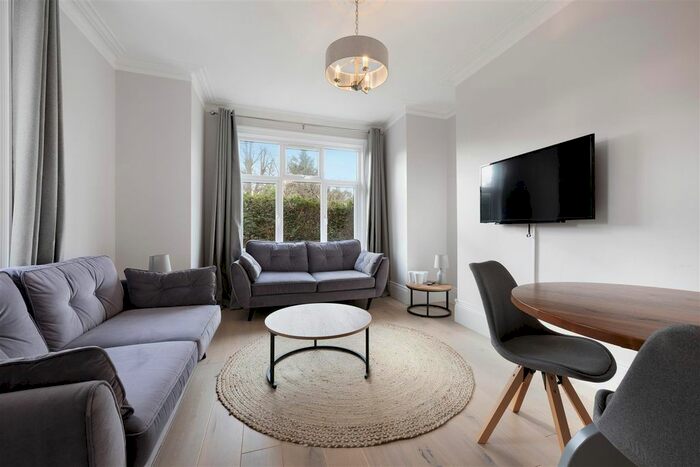 2 Bedroom Flat To Rent In The Avenue, Ascot, SL5