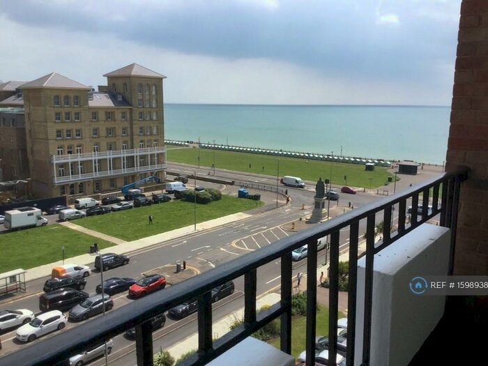 3 Bedroom Flat To Rent In Grand Avenue, Hove, BN3