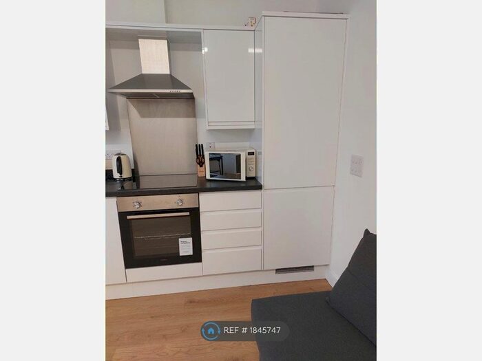 1 Bedroom Flat To Rent In Brighton Road, South Croydon, CR2