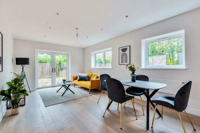 2 Bedroom Apartment To Rent In Botley, Oxford, OX2