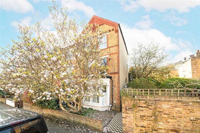 2 Bedroom Flat To Rent In Lydon Road, London, SW4