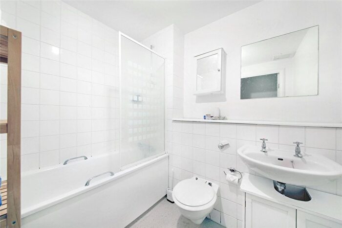 1 Bedroom Flat For Sale In Salamanca Place, London, SE1