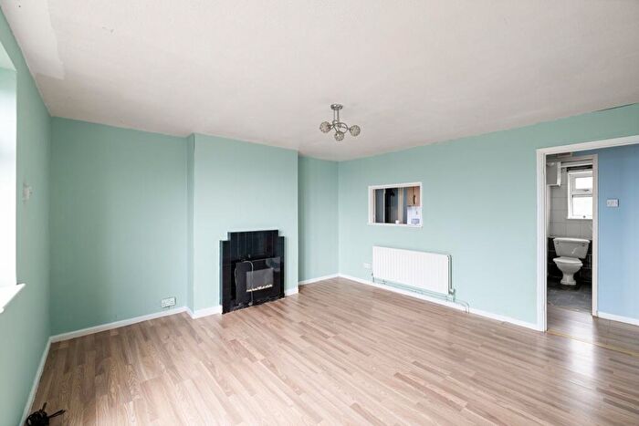 2 Bedroom Flat For Sale In Napier Road, Dover, CT16