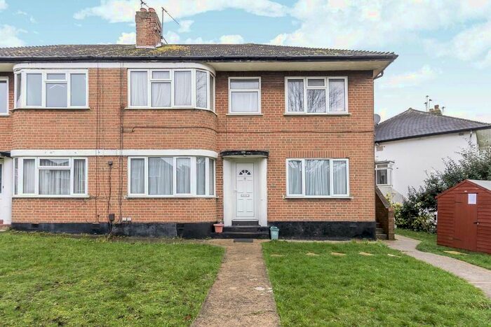 3 Bedroom Flat To Rent In Cavendish Avenue, London, W13