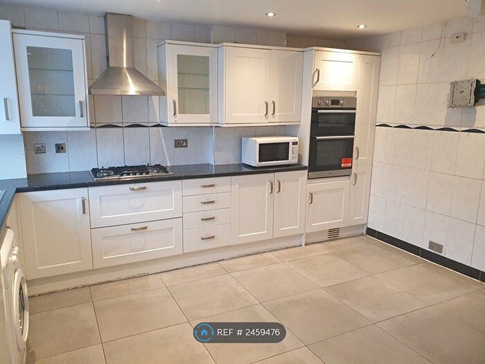 3 Bedroom Terraced House To Rent In Tavistock Close, London, N16