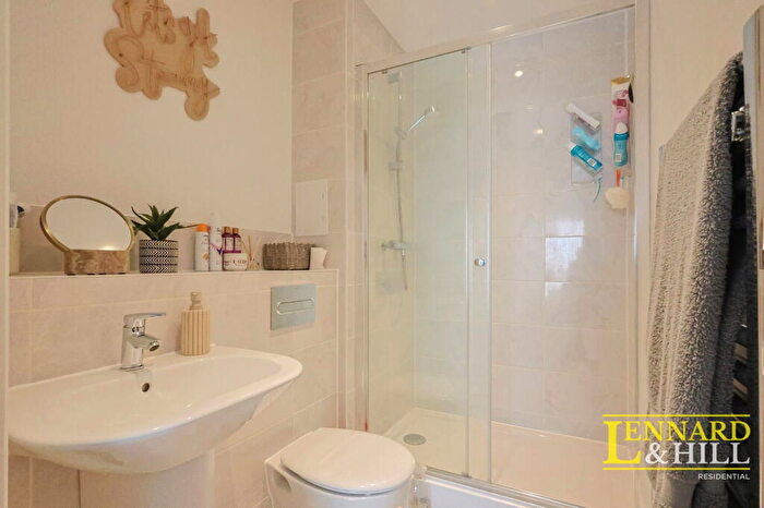 2 Bedroom Flat For Sale In Dovestone Close, Grays, RM20