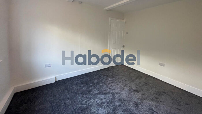 1 Bedroom Flat To Rent In Whinfield Close, Braithwaite, Keighley, BD22