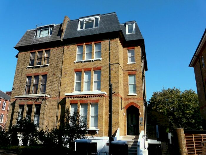 Studio To Rent In The Gardens, London SE22