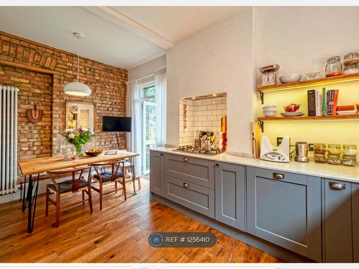 3 Bedroom Flat To Rent In Wolverton Mansions, London, W5