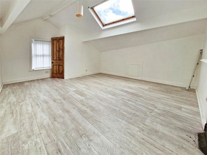 2 Bedroom Flat To Rent In Skipton Road, Silsden, Keighley, West Yorkshire, BD20