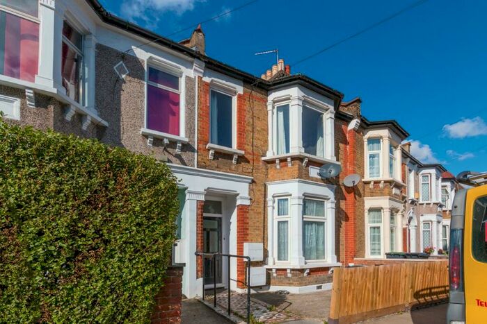 2 Bedroom Flat To Rent In Laleham Road, London, SE6