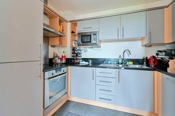 1 Bedroom Flat To Rent In Vesta Court, London Bridge, London, SE1