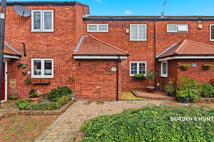 3 Bedroom Terraced House For Sale In Kingsley Road, Loughton, IG10
