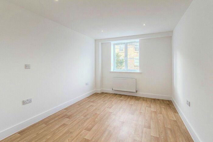 2 Bedroom Flat To Rent In Lion Court, Southbridge, Northampton NN4