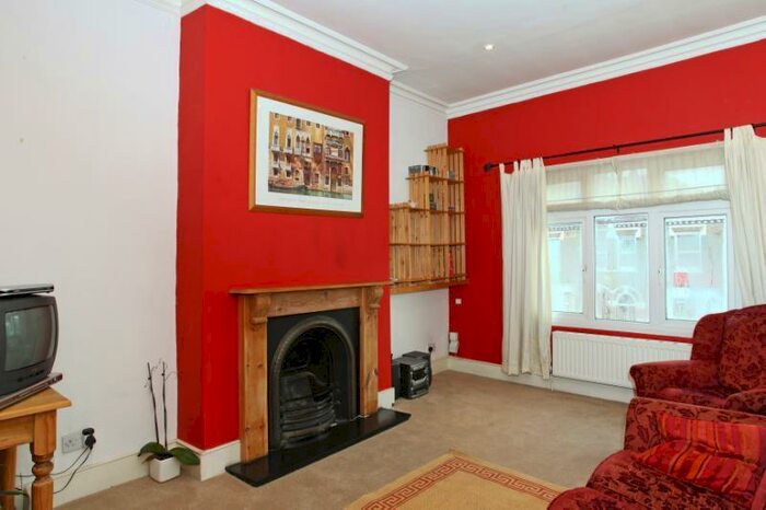 2 Bedroom Apartment To Rent In Shipka Road, Balham, London, SW12