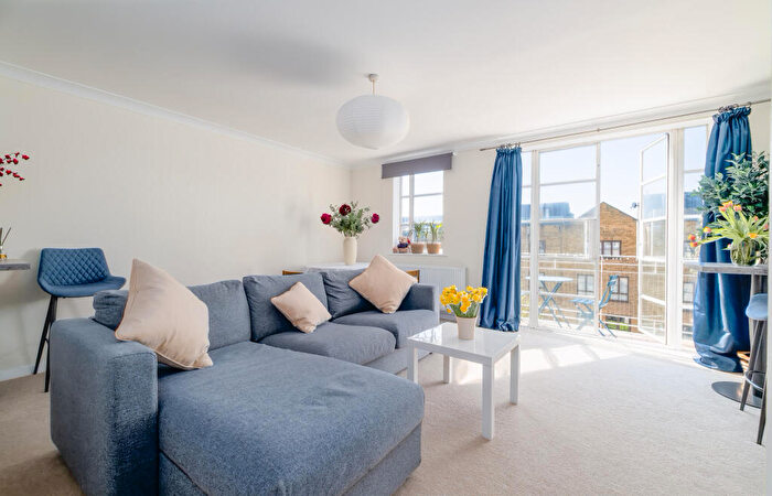 1 Bedroom Flat For Sale In Roy Square, London, E14