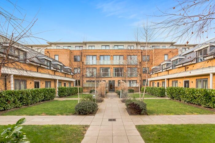 2 Bedroom Flat To Rent In Victoria Road, Horley, RH6