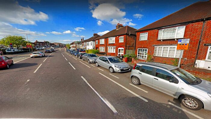 3 Bedroom Semi-Detached House To Rent In Watford, WD24