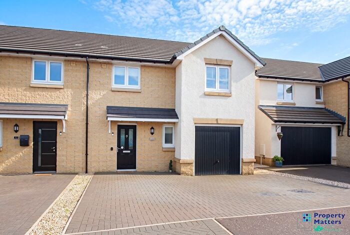 3 Bedroom Semi-Detached House For Sale In Silver Arrow Gardens, Kilwinning, KA13