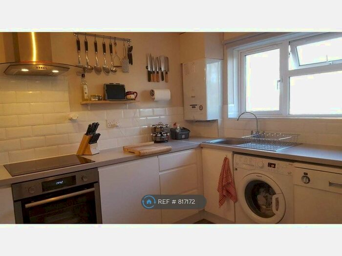 1 Bedroom Flat To Rent In Ellesborough Close, Watford, WD19
