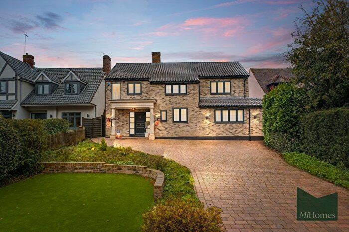 4 Bedroom Detached House For Sale In Tolmers Road, Cuffley, EN6