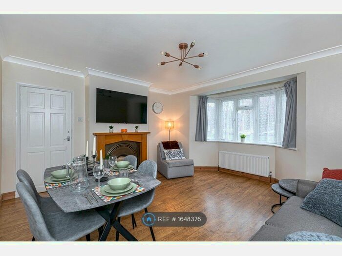 2 Bedroom Maisonette To Rent In Philip Road, Staines-Upon-Thames, TW18