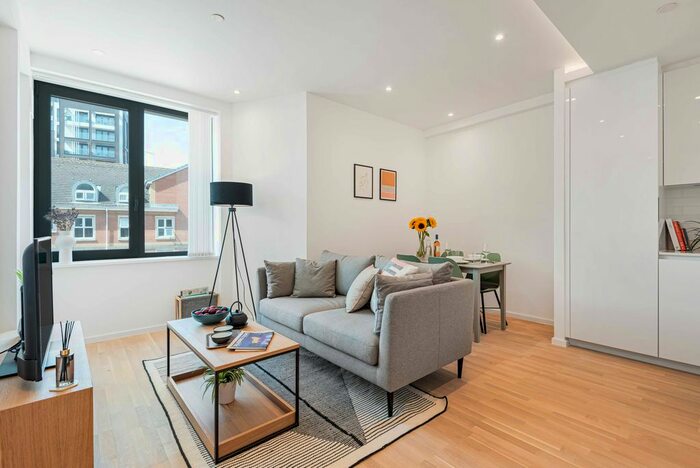 2 Bedroom Flat To Rent In Queens Road, Reading, RG1