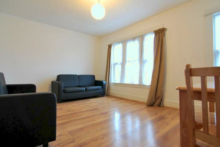 2 Bedroom Flat To Rent In Wightman Road, Harringay, London, N8